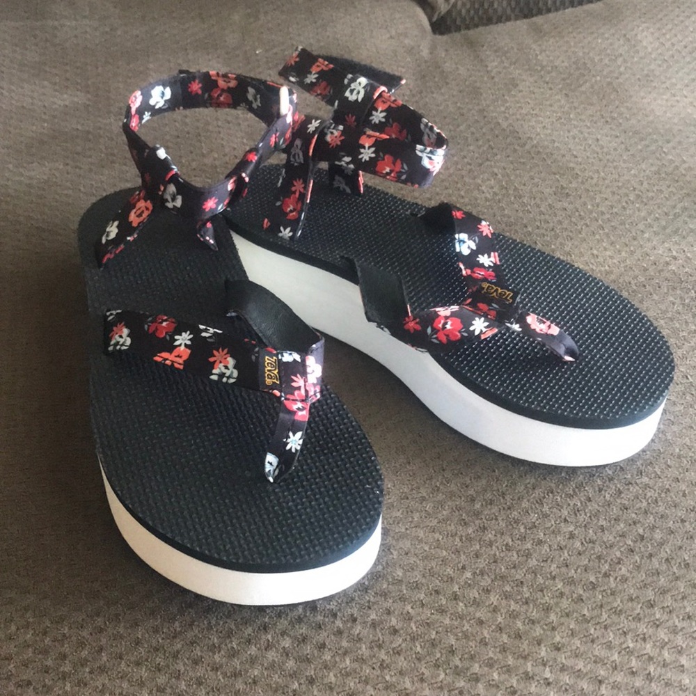 Teva floral platform sandals size 9